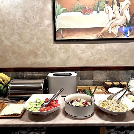 Central Hotel Кутаиси Экстерьер фото