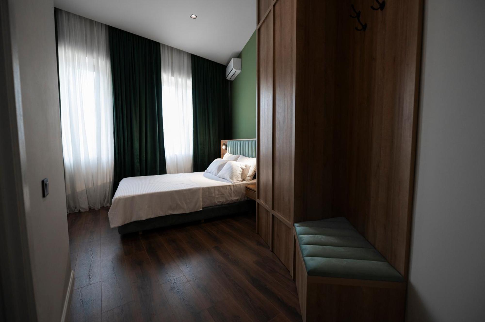 Central Hotel Кутаиси Экстерьер фото