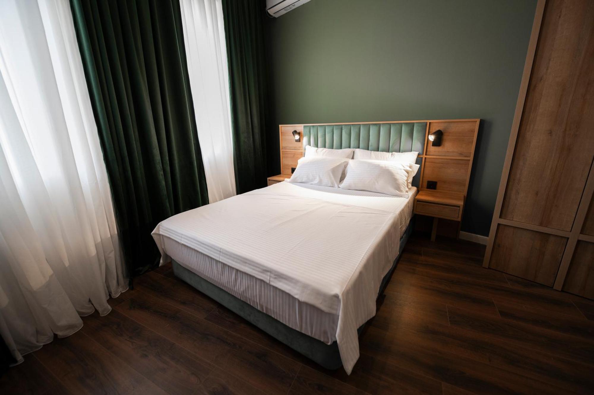 Central Hotel Кутаиси Экстерьер фото