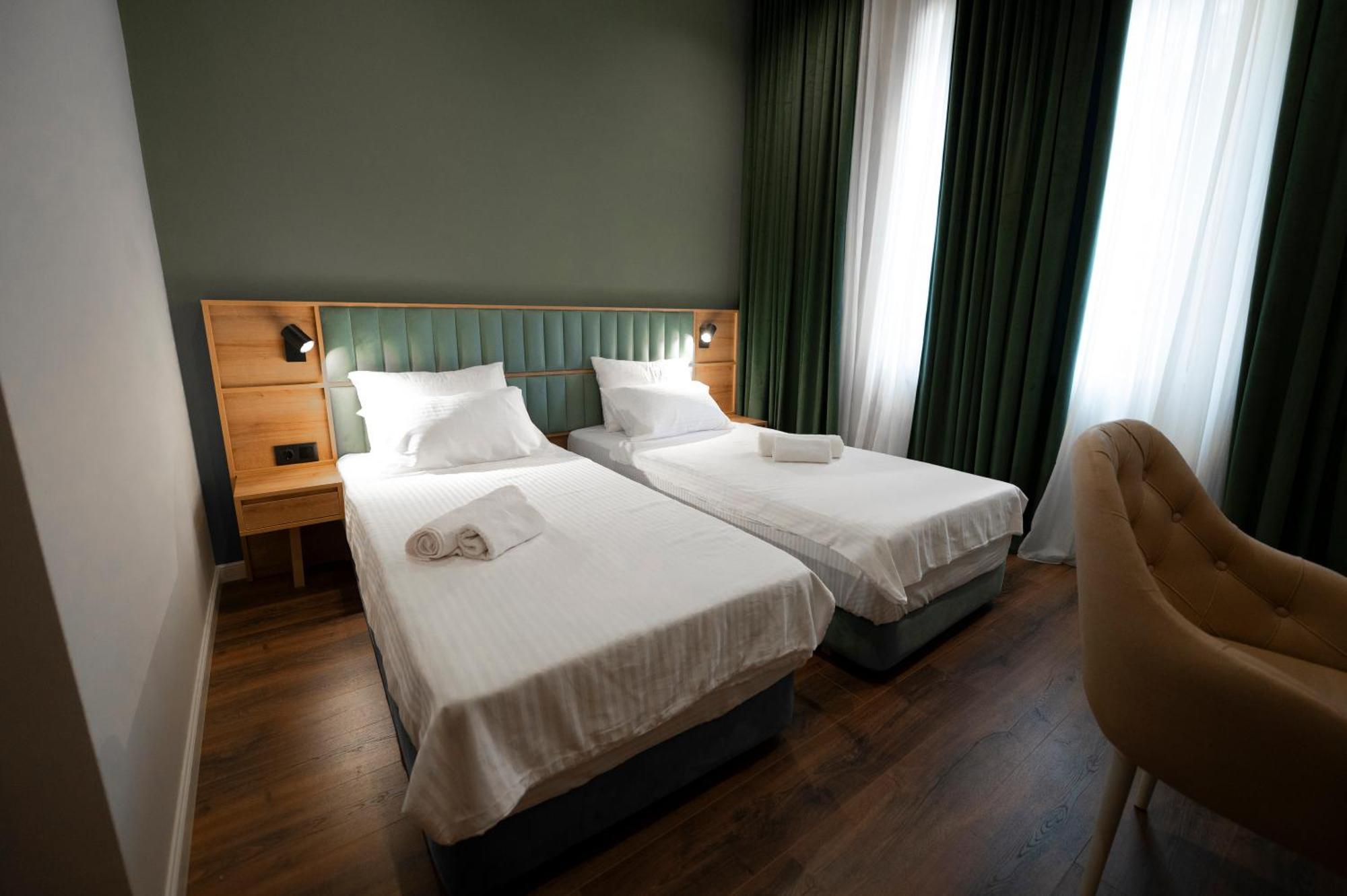 Central Hotel Кутаиси Экстерьер фото