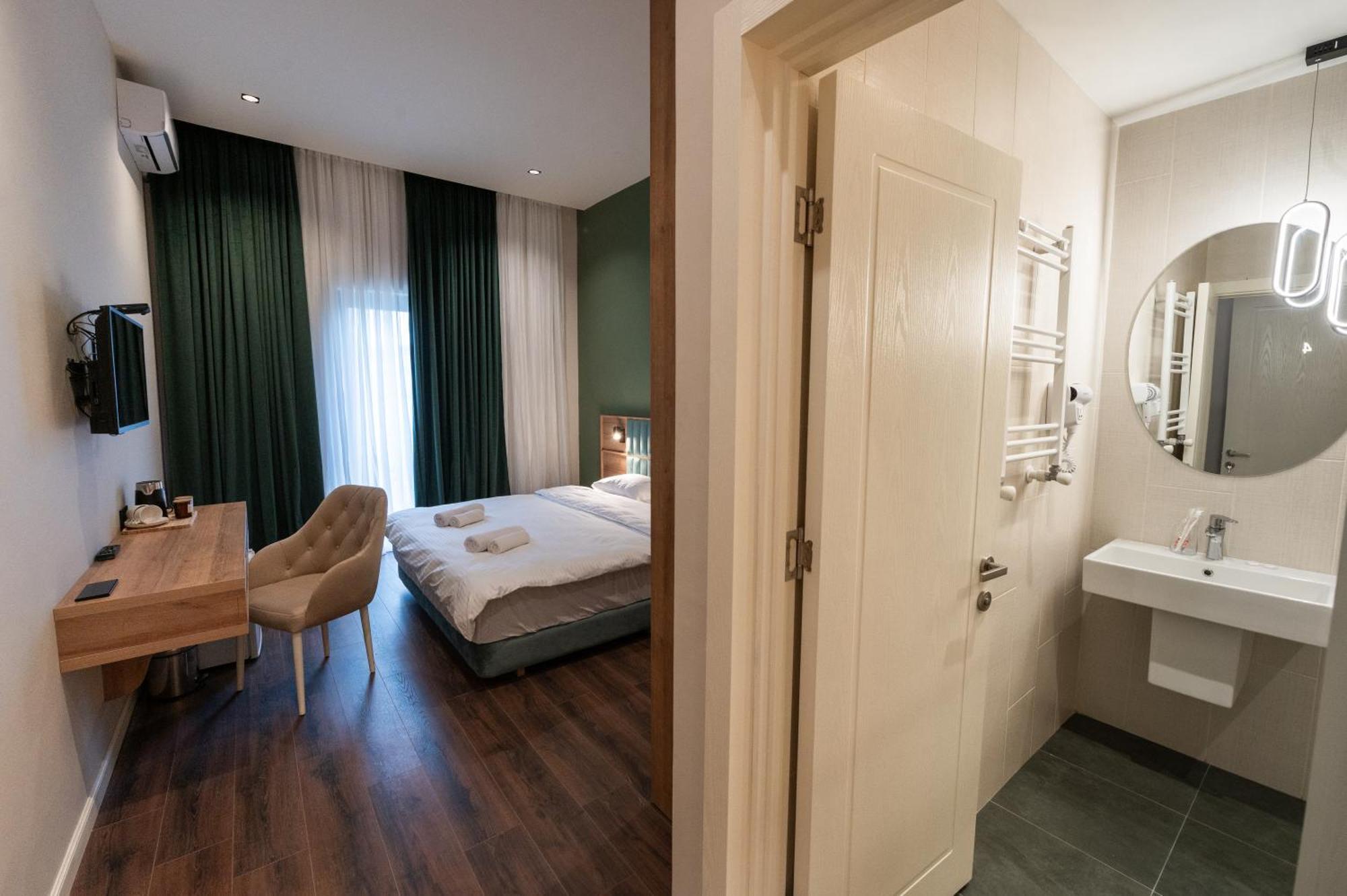 Central Hotel Кутаиси Экстерьер фото