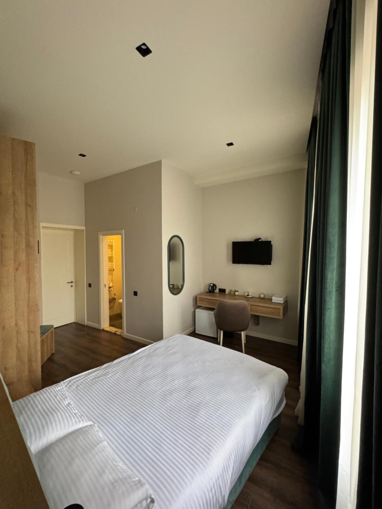 Central Hotel Кутаиси Экстерьер фото
