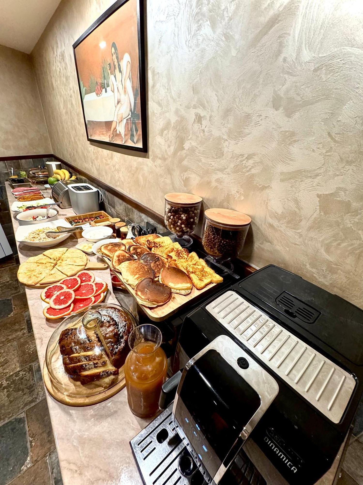 Central Hotel Кутаиси Экстерьер фото